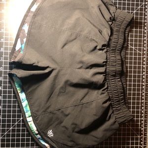 XS/S Reversible F21 Black Active Shorts